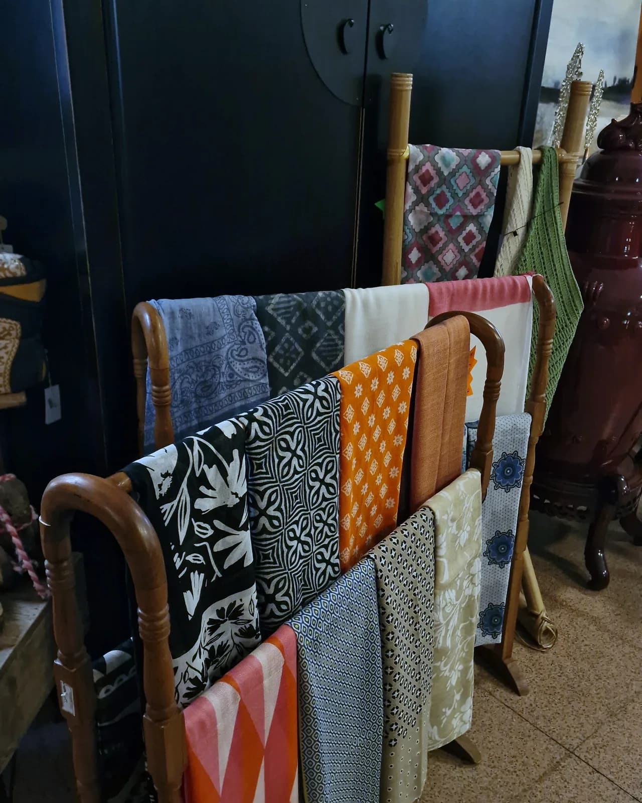 Foulard e sciarpe in negozio