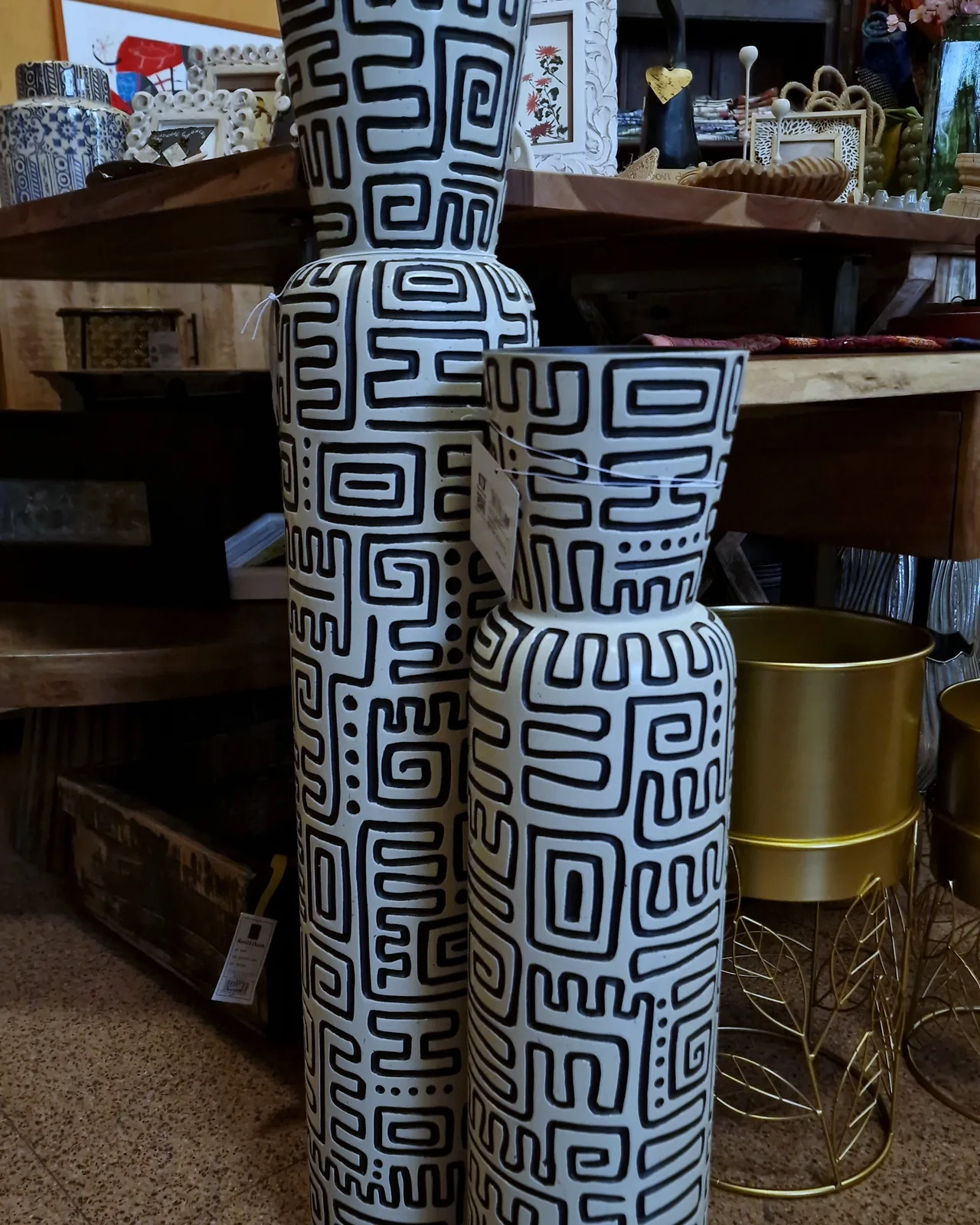 Abbigliamento e accessori moda donna · Karakorum, Container Concept Store
