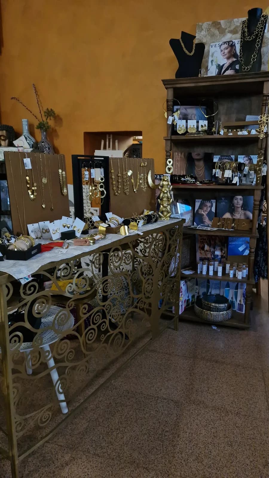 Gioielli e bigiotteria, Container Concept Store